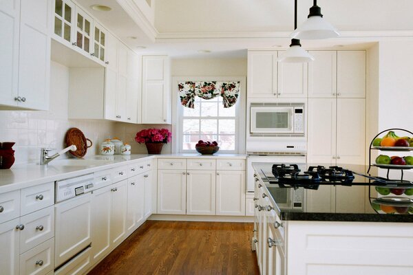 Das Design der Küche im minimalistischen Stil