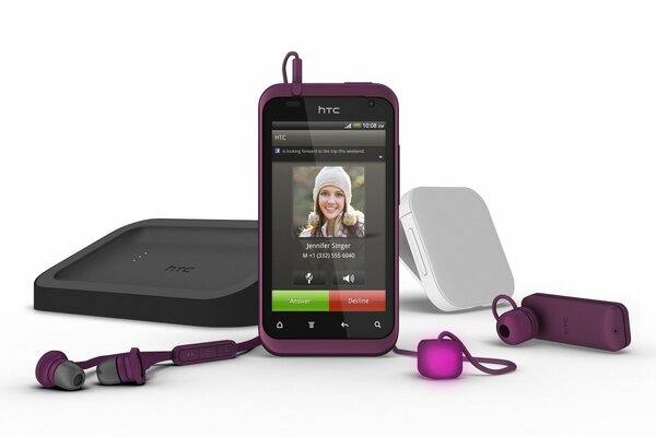 Téléphone Htc violet avec accessoires