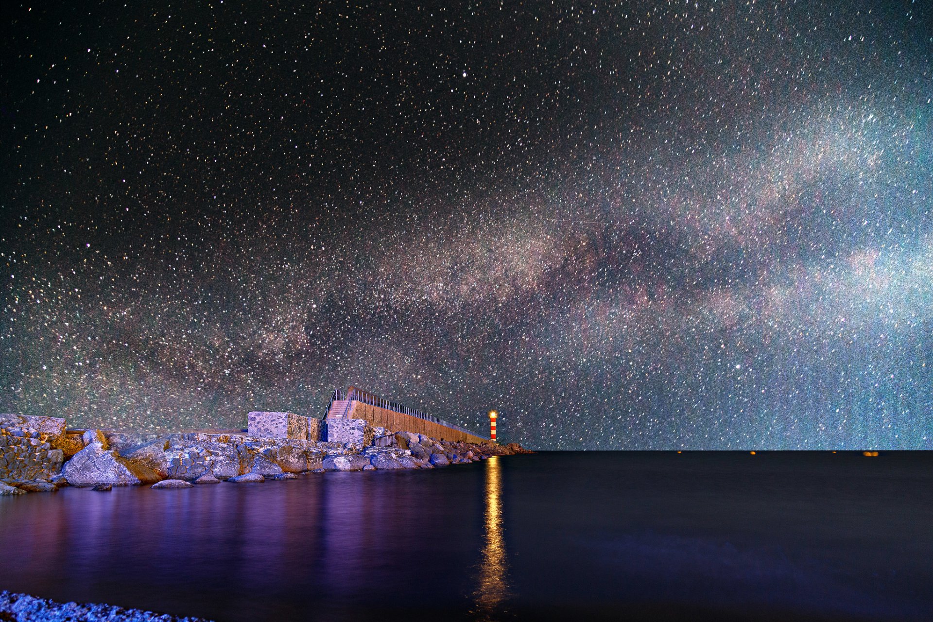 espacio estrellas noche espacio vía láctea costa piedras faro