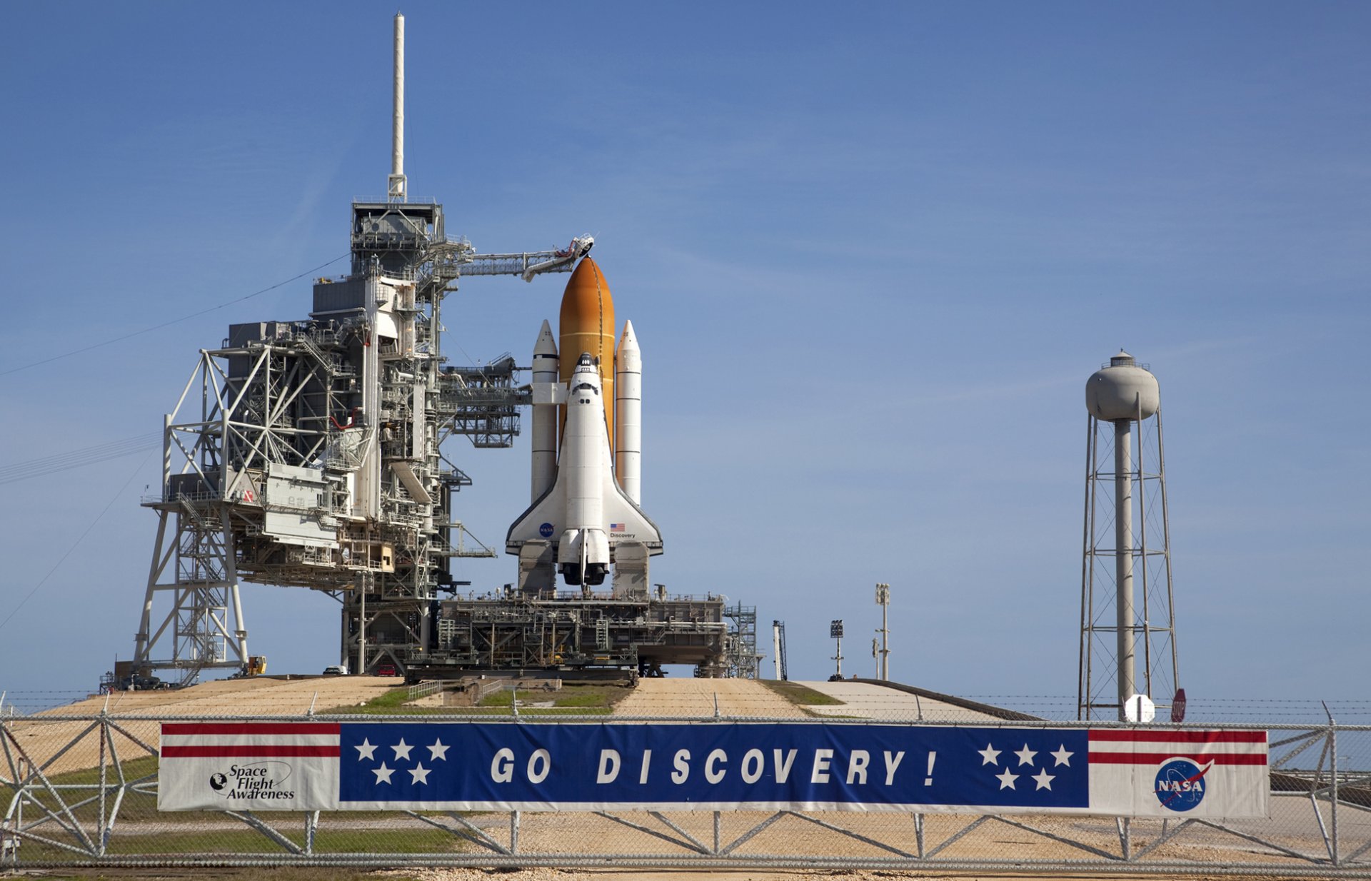 transbordador descubrimiento puerto espacial plataforma de lanzamiento