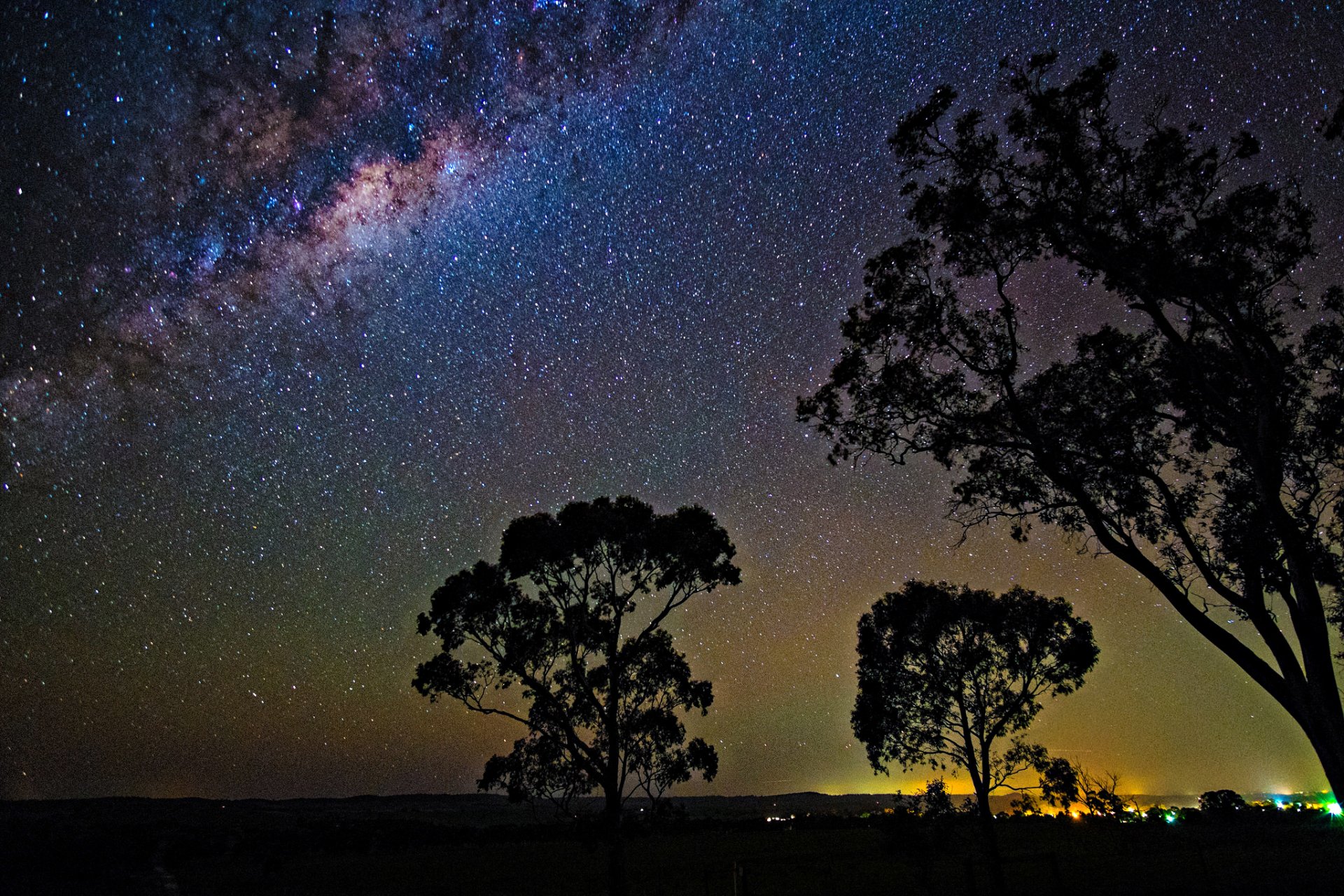 cosmos estrellas noche espacio vía láctea árboles