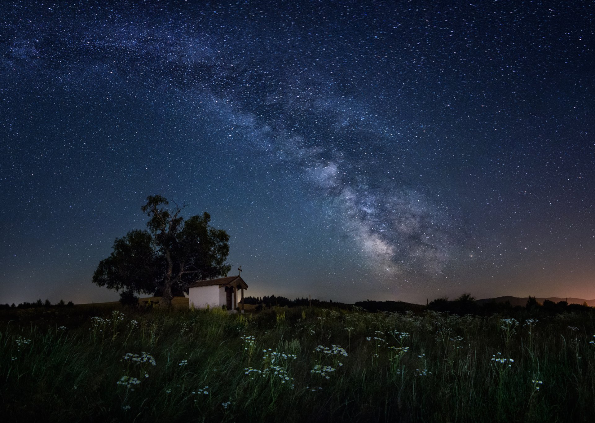 vía láctea capilla de san cipriano bulgaria plan campo árbol flores estrellas misterios