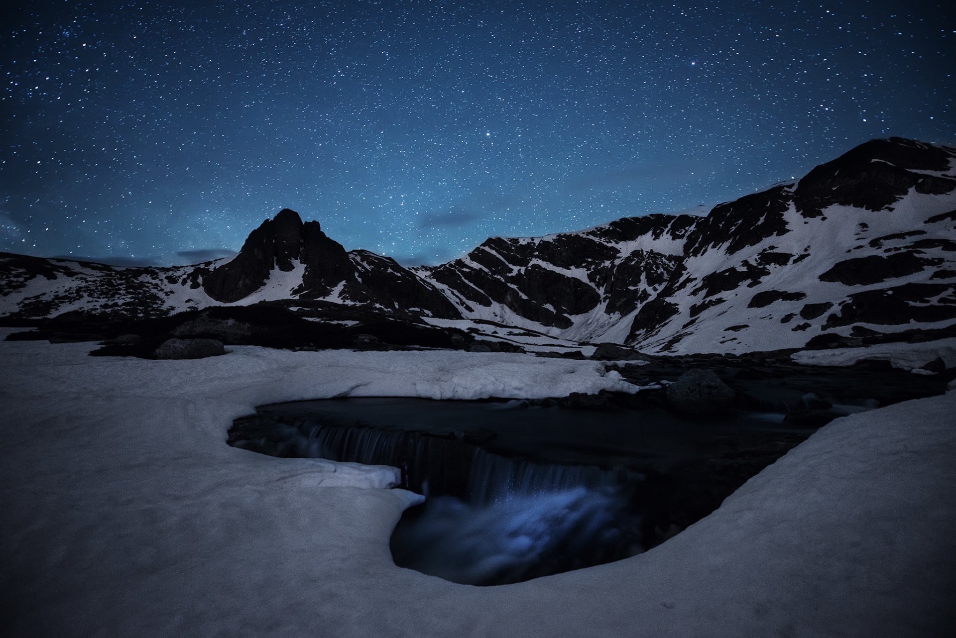 vía láctea espacio estrellas arroyo cascada hielo montañas misterio