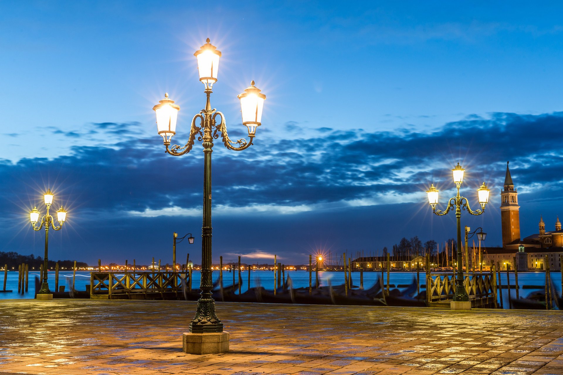 venise lanternes venise italie nuages soirée italie place