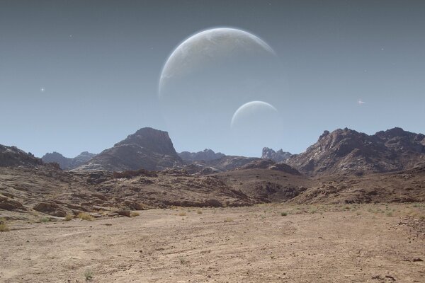 Desierto de montaña en verano bajo el cielo estrellado