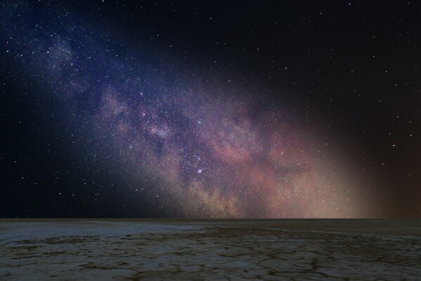 Pianeta cielo scuro bella sagoma di spazio stellare