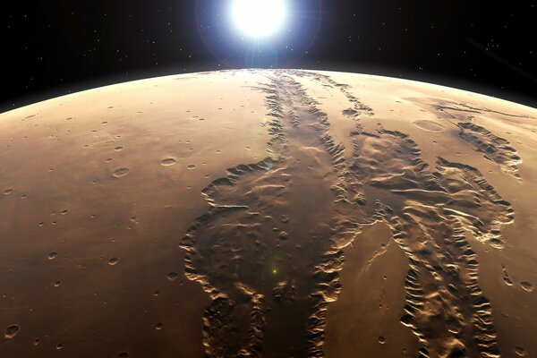 Unendlicher Kosmos und Blick auf die Oberfläche des Mars und seine Ebenen