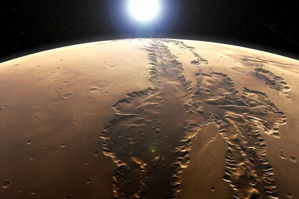 Nieskończona przestrzeń i widok powierzchni Marsa i jego równiny