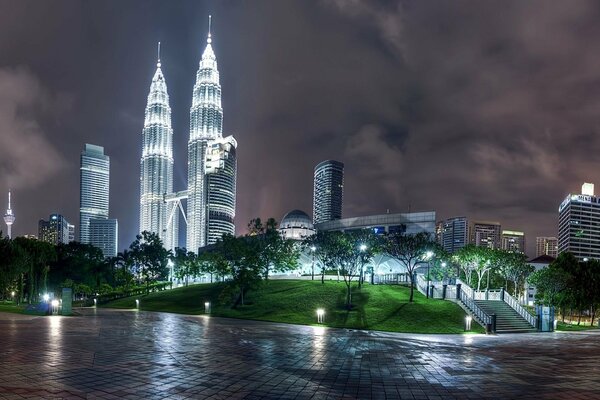 Città tranquilla di notte capitale della Malesia