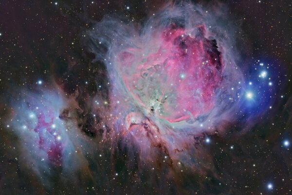 Nebulosa del divorcio rosa azul verde púrpura flores en el oscuro espacio estelar