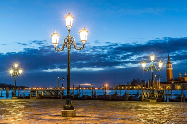 Hermosa Plaza en Italia