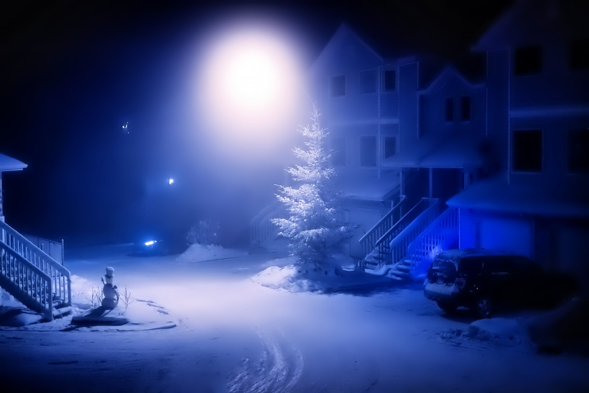 inverno neve cortile albero pupazzo di neve auto lanterna luce