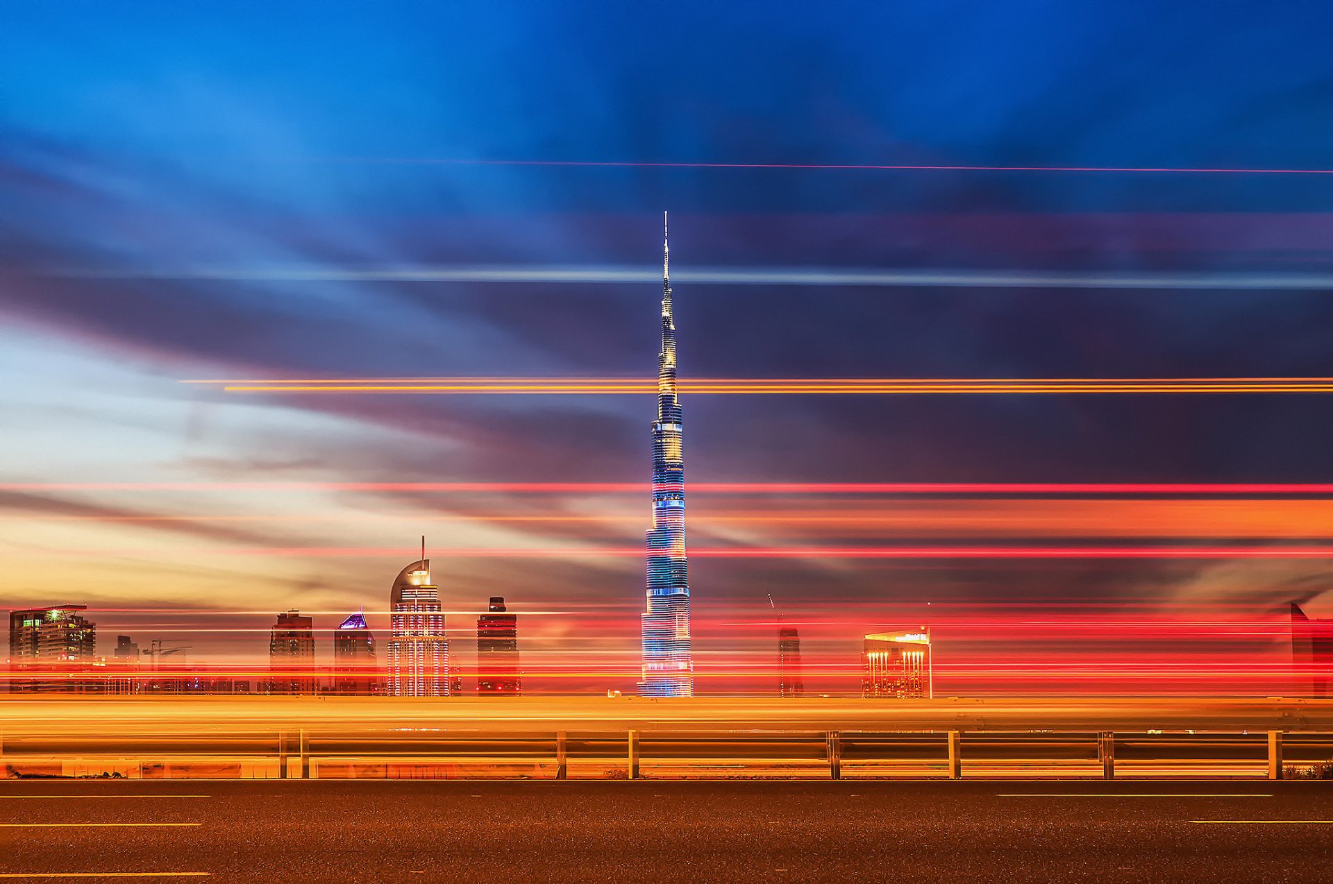 uae ciudad dubai torre del burj khalifa camino luces tarde exposición