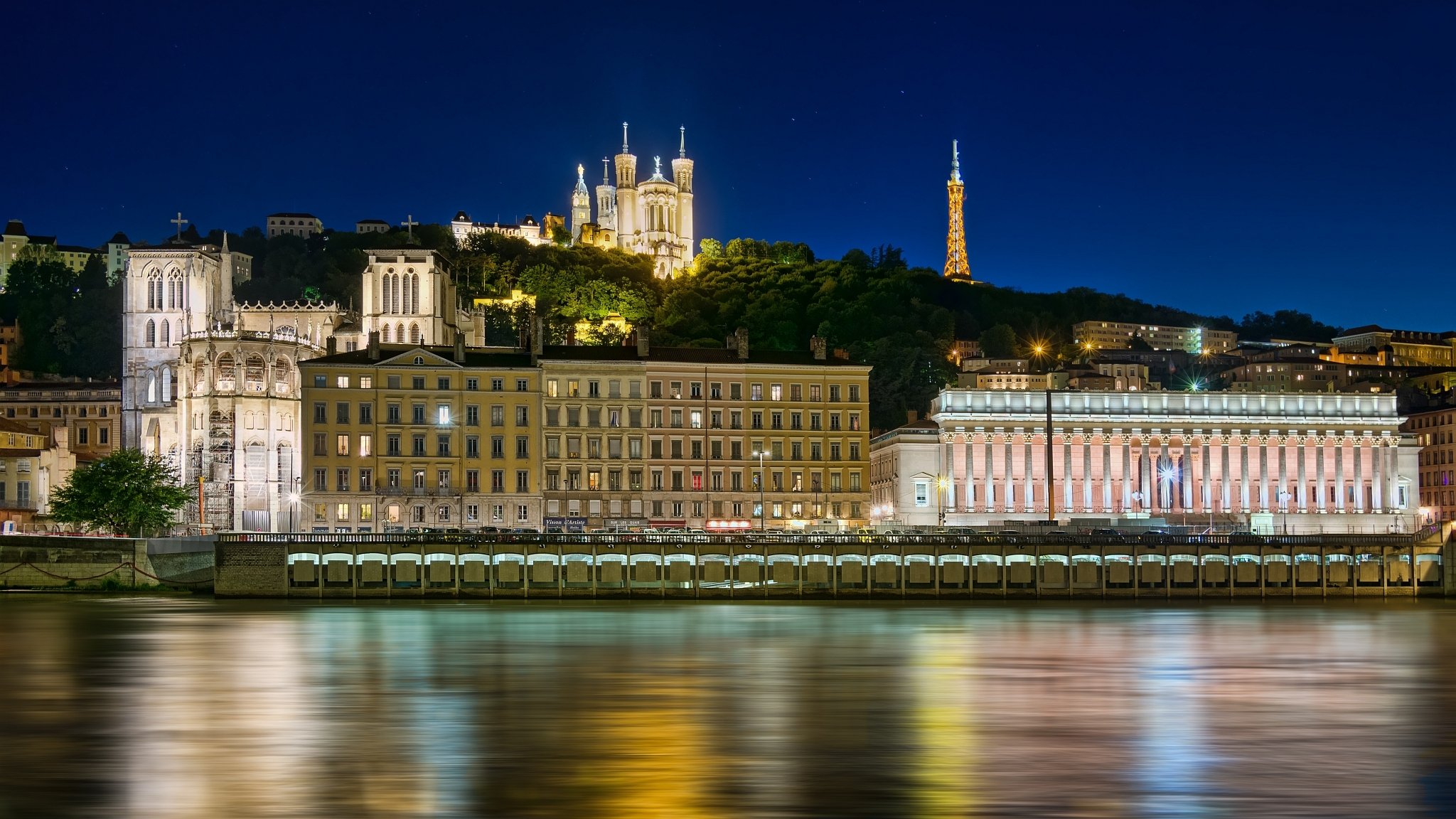 lione francia fiume rodano basilica di notre-dame-de-fourvière basilica di notre-dame-de-fourvière fiume rodano lungomare edifici