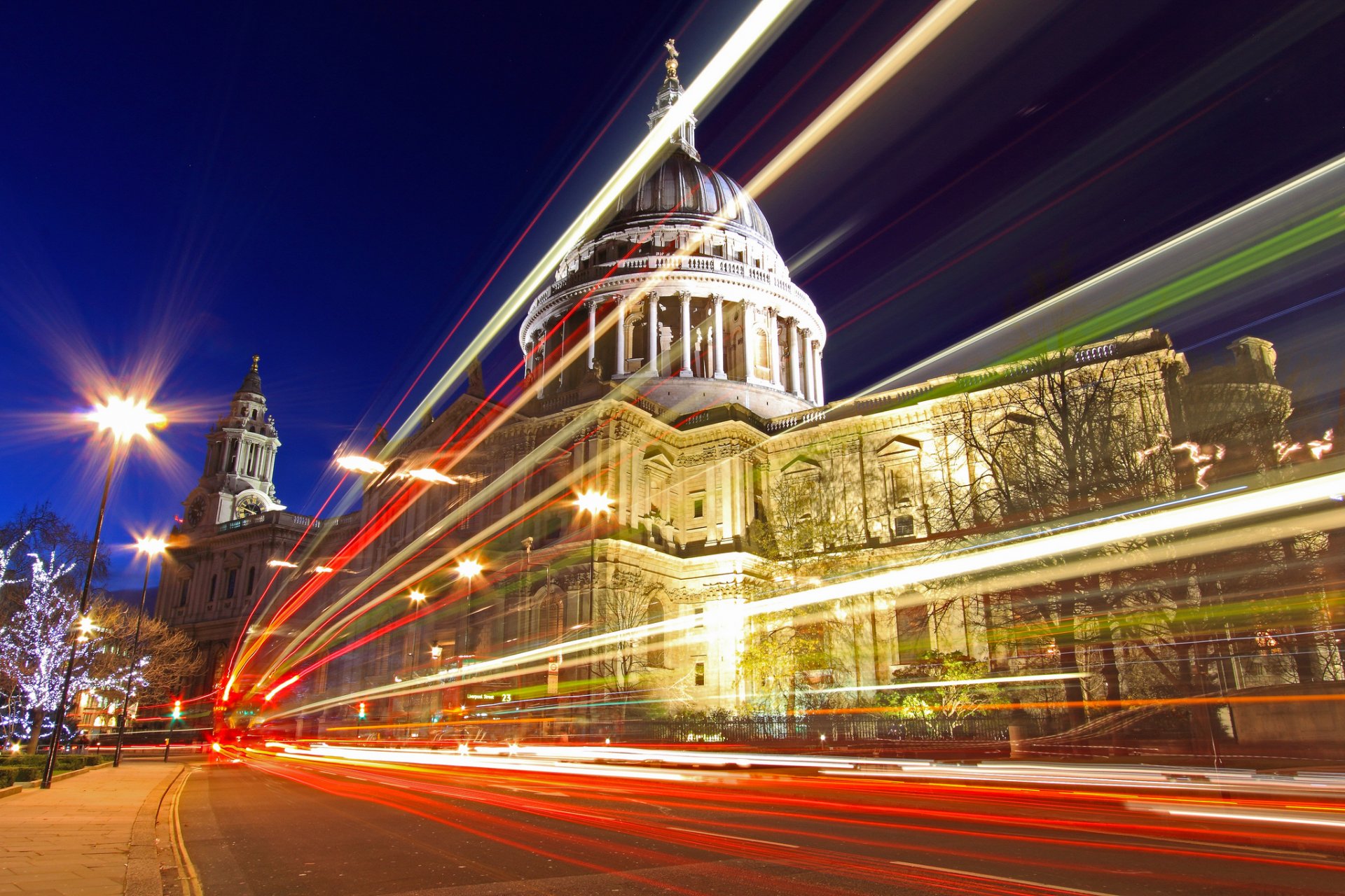reino unido londres catedral de san pablo noche luces movimiento