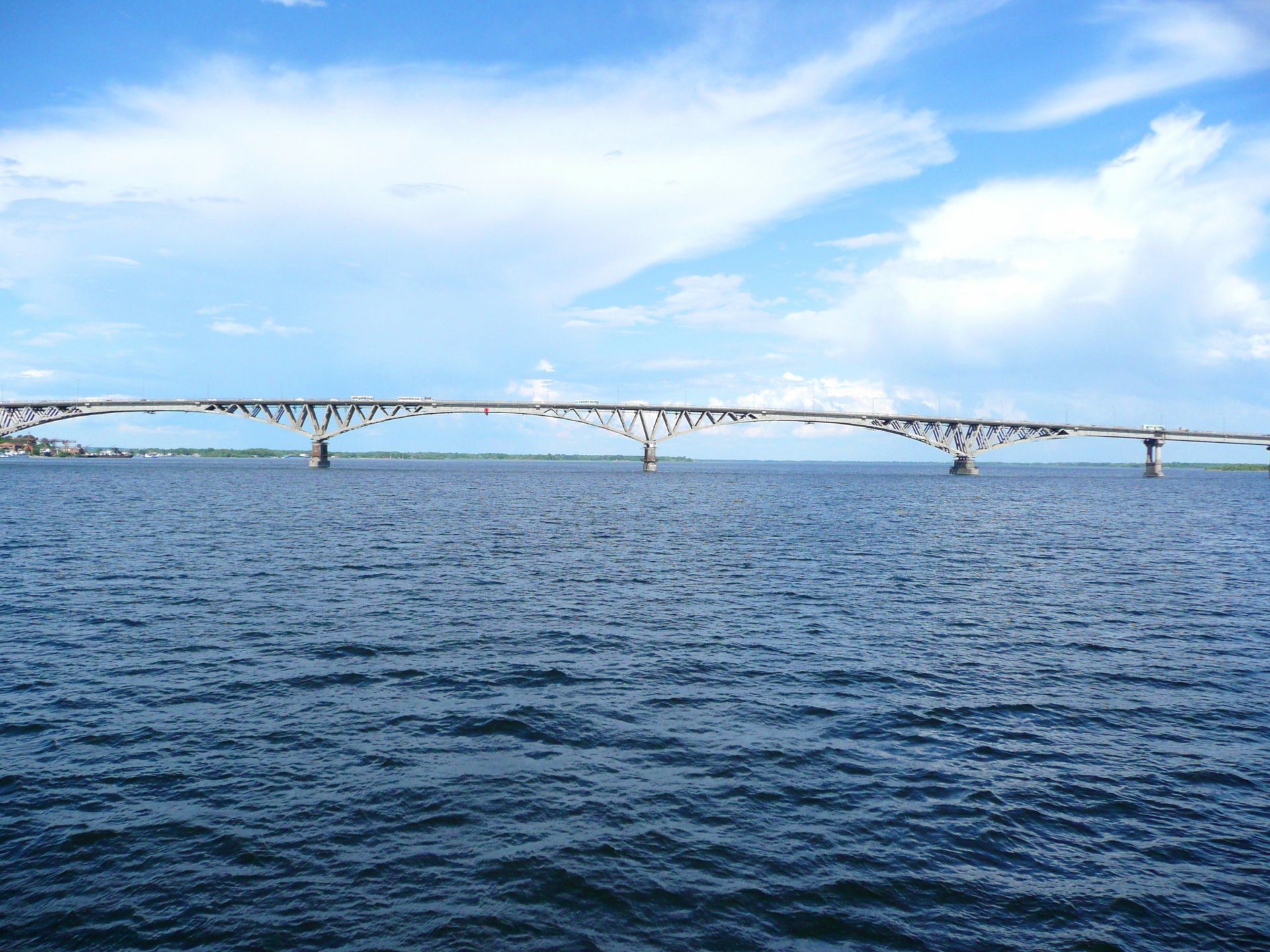 saratov río volga puente cielo nubes