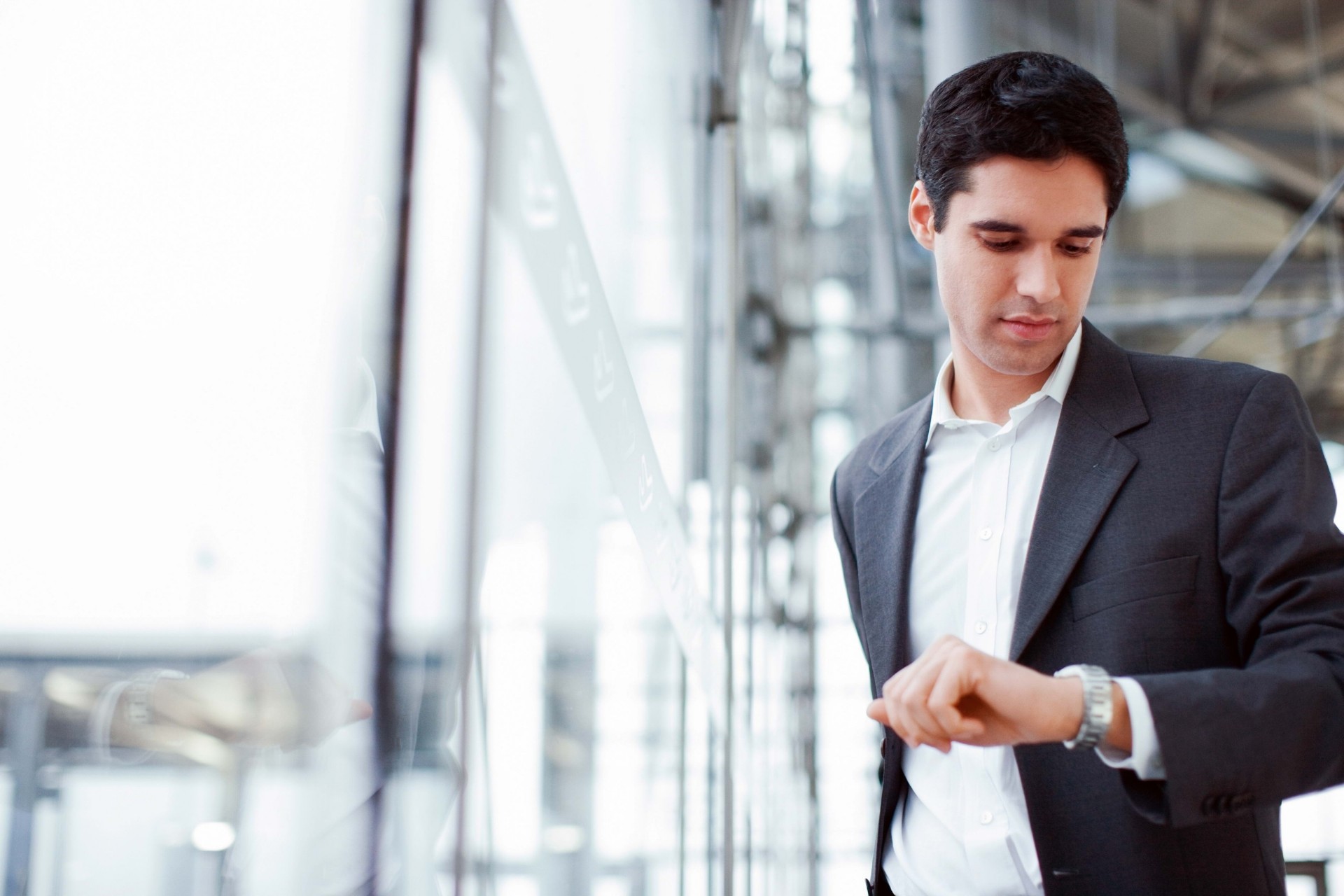 homme costume montre