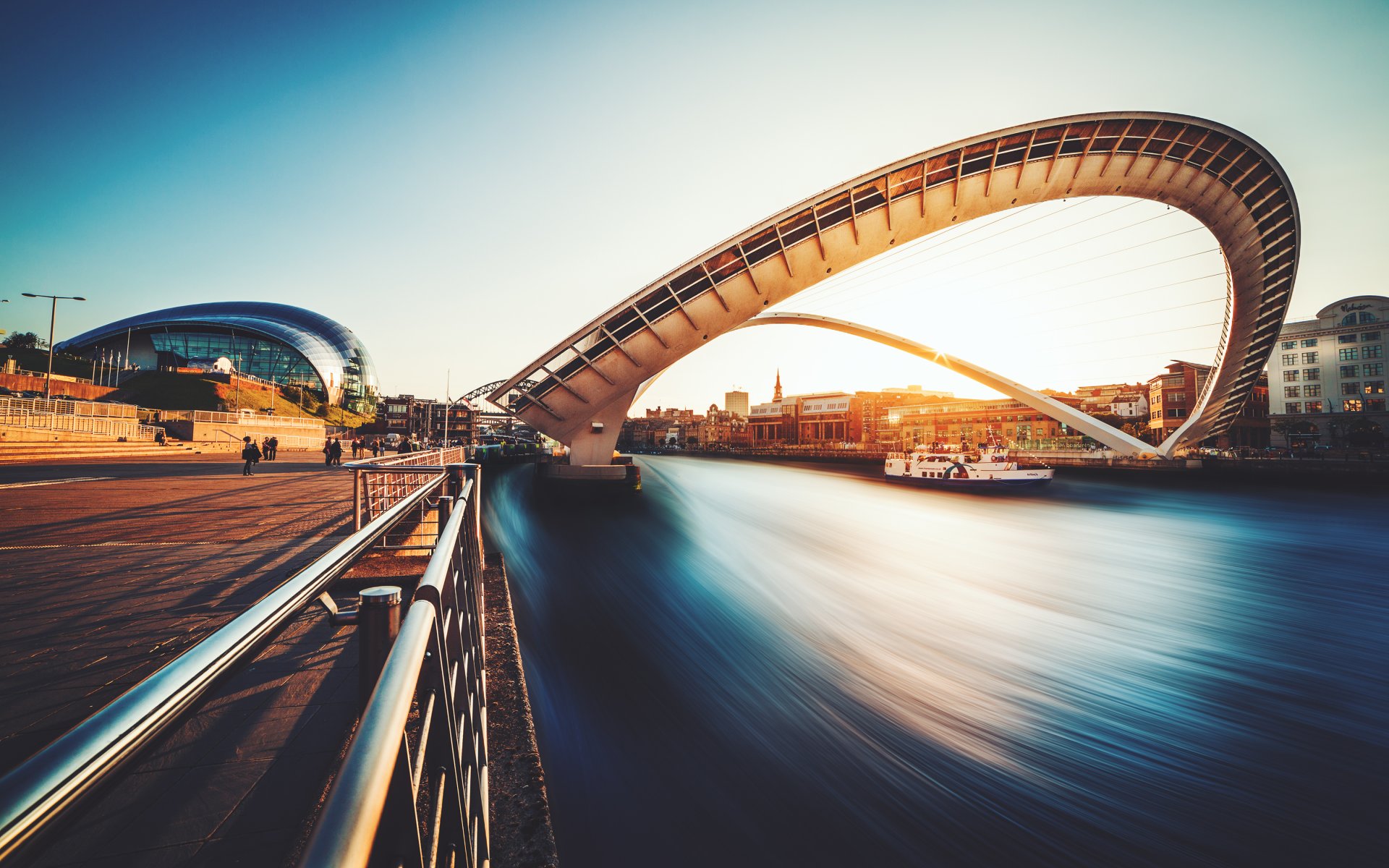 gateshead millennium bridge newcastle upon tyne wielka brytania rzeka most miasto