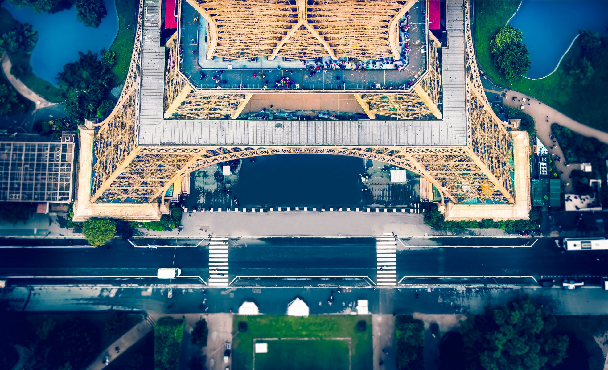 jamie frith fotograf foto eiffelturm paris ansicht von oben aussichtspunkt spielplatz