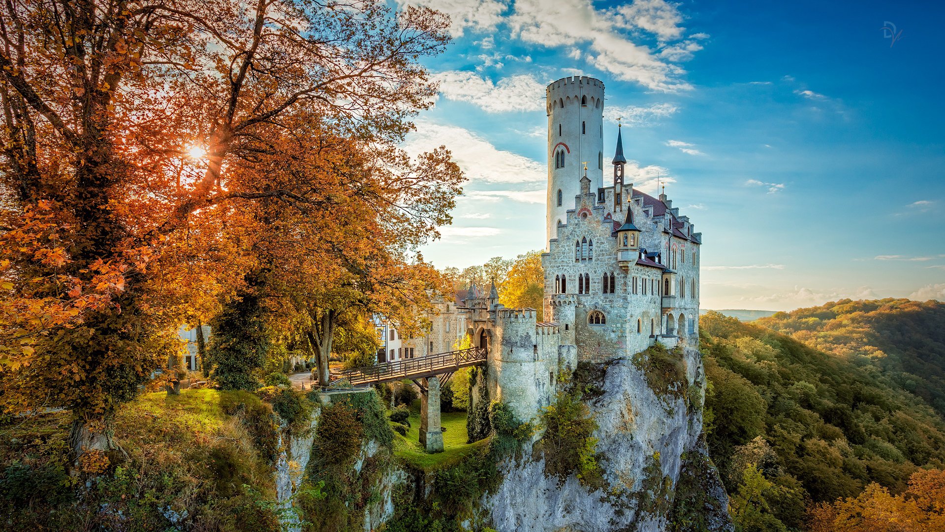 niemcy badenia-wirtembergia gmina liechtenstein zamek liechtenstein bajkowy zamek jesień październik