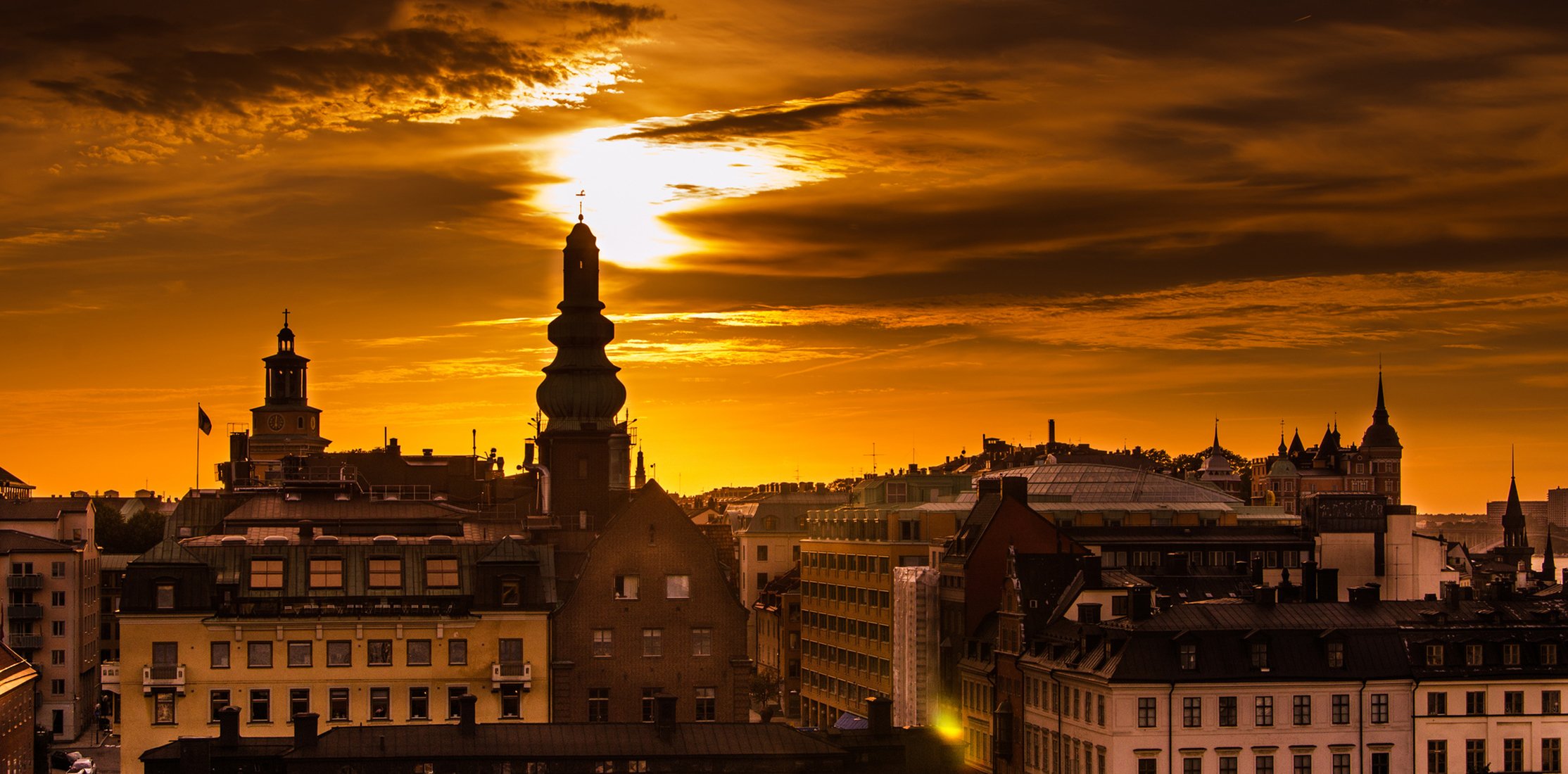 svezia stoccolma mattina alba cielo sole luce case edifici tetti città