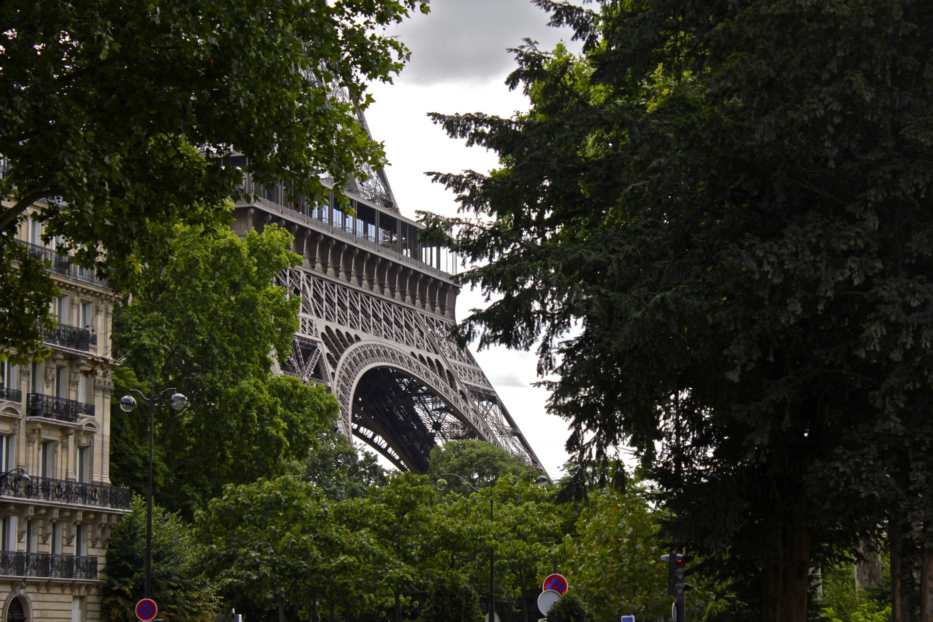 paris parc tour eiffel
