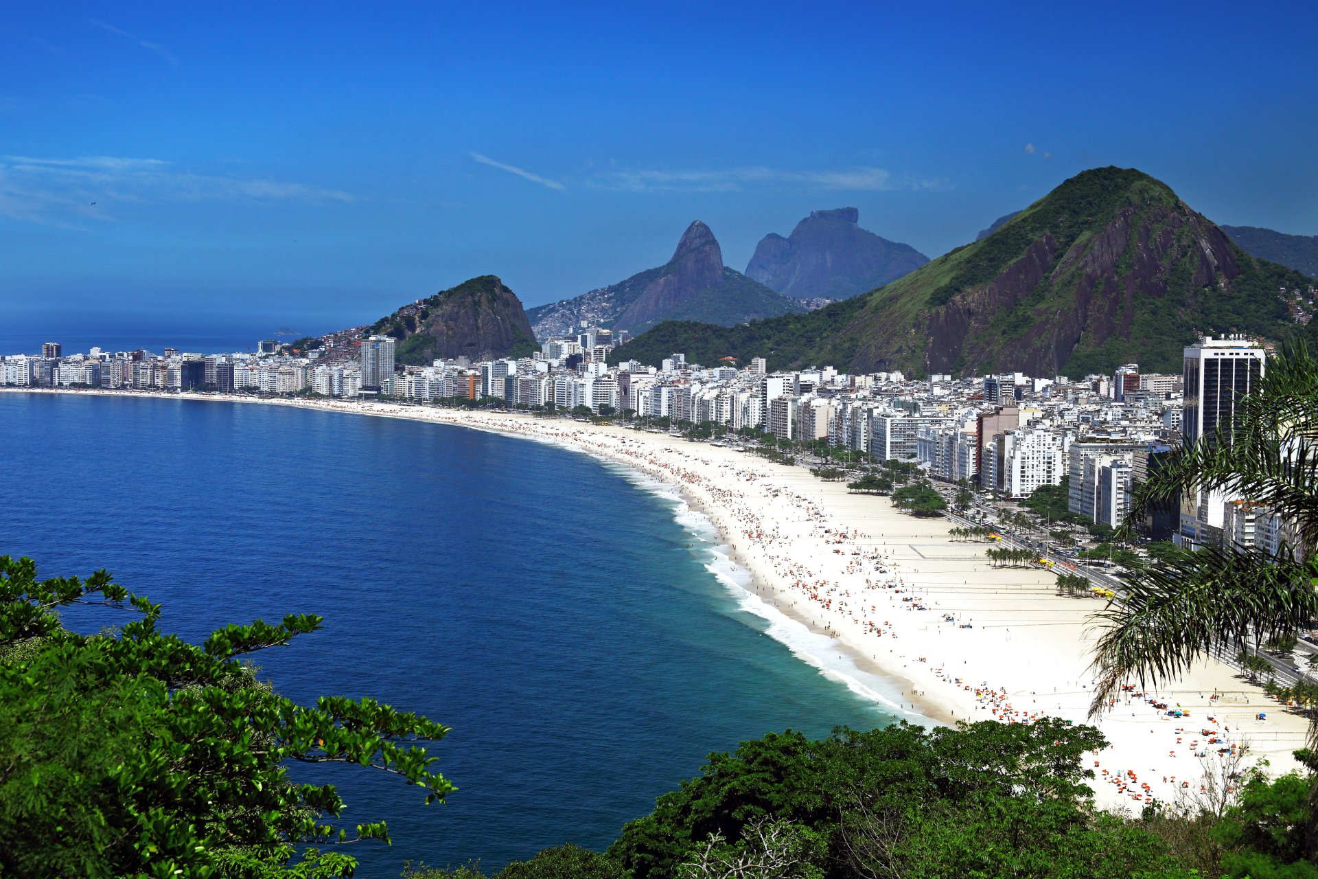 brasile rio de janeiro rio de janeiro spiaggia mare case costa montagne cielo blu panorama vista dall alto