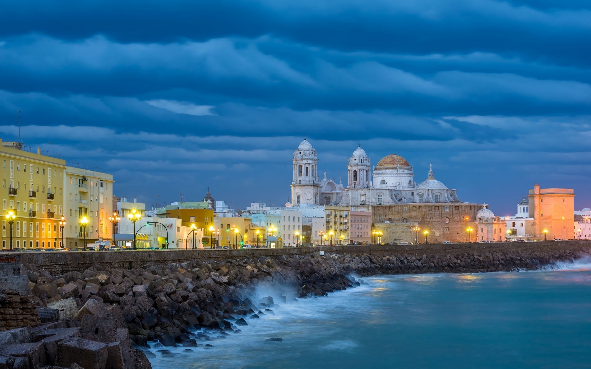 cádiz andalusien spanien bucht von cádiz bucht von cádiz promenade gebäude kathedrale wolken