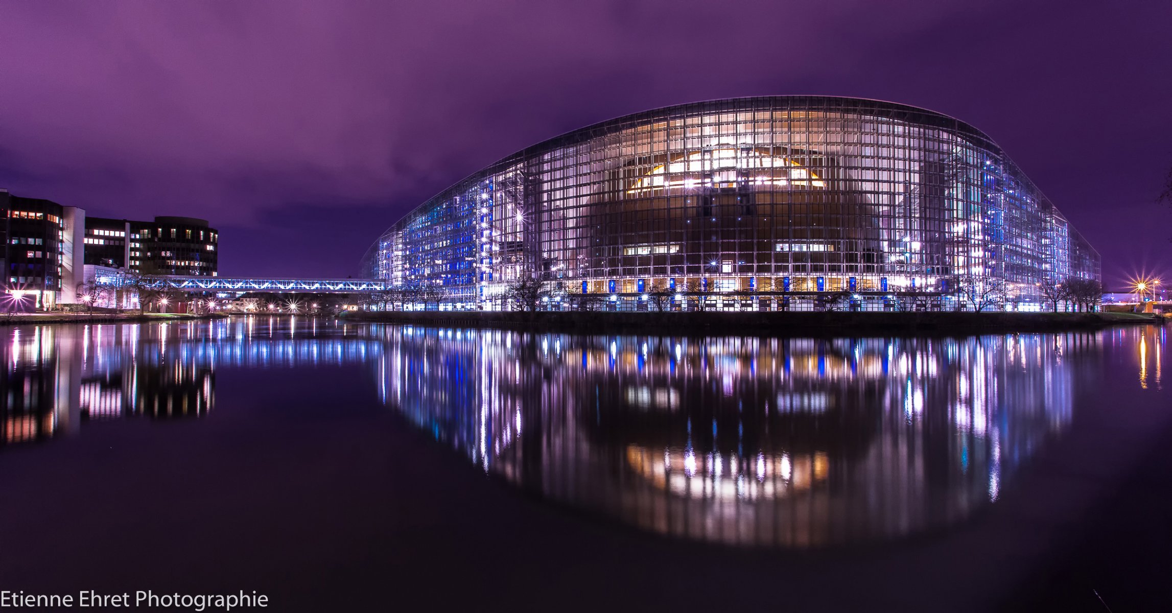 frankreich stadt straßburg europäisches parlament abend nacht lichter hintergrundbeleuchtung reflexionen