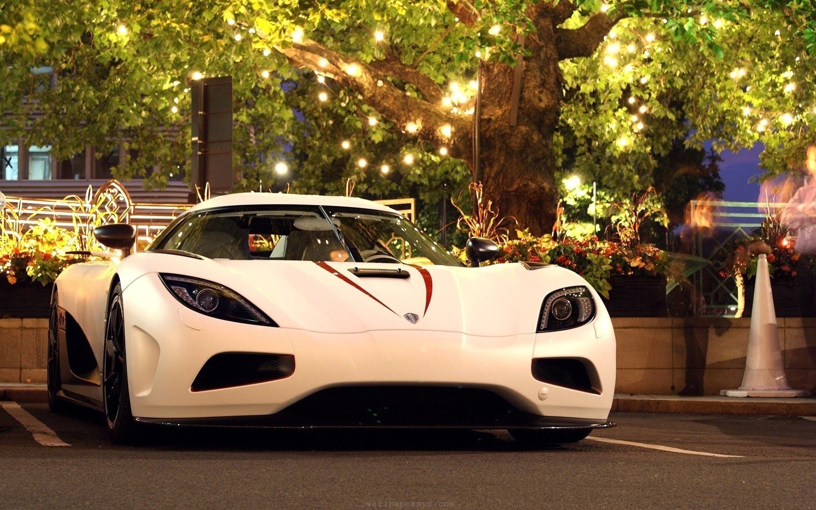 koenigsegg bois blanc agera r hypercar