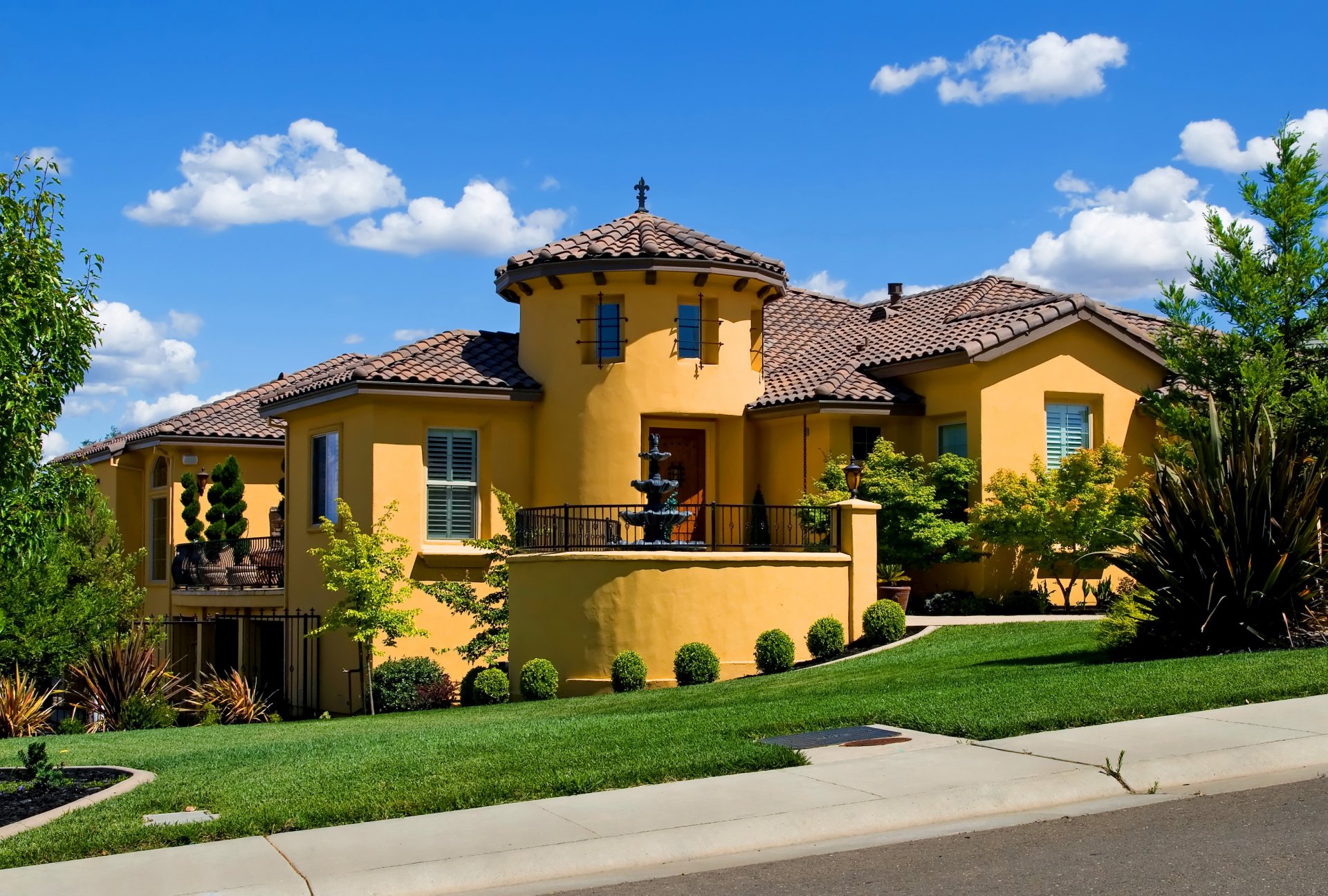 house mansion design lawn bushes city photo