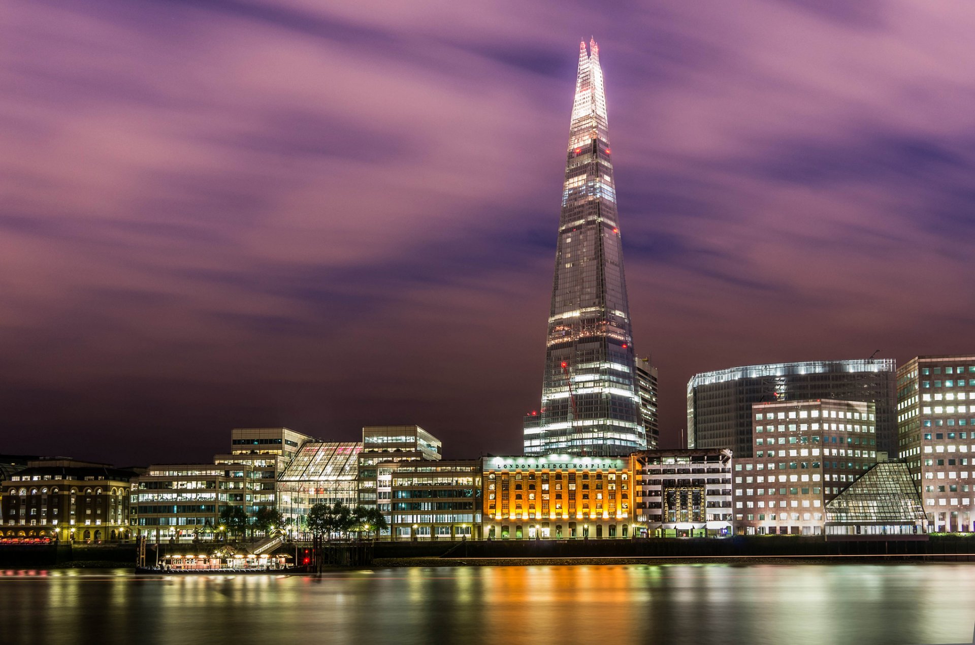 londres fragmento inglaterra reino unido ciudad noche edificios casas río támesis agua reflexión luz luces