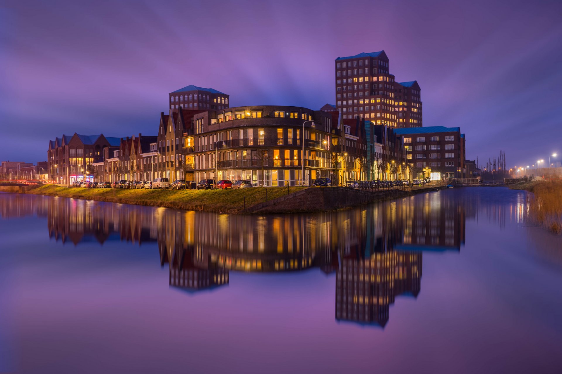 paesi bassi città amersfoort case edifici retroilluminazione notte fiume viola cielo riflessione