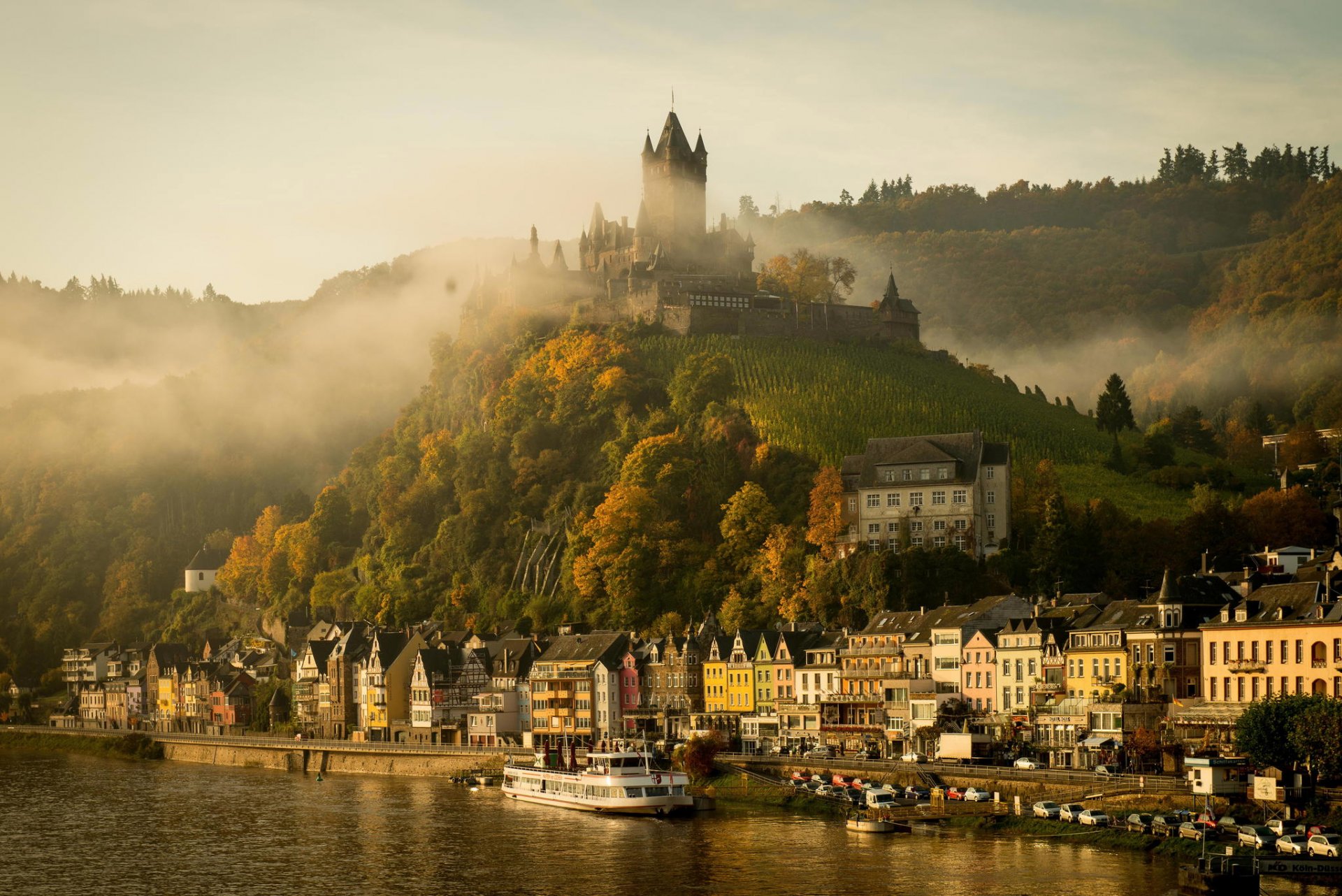 deutschland stadt cochem schloss herbst morgen nebel fluss mosel
