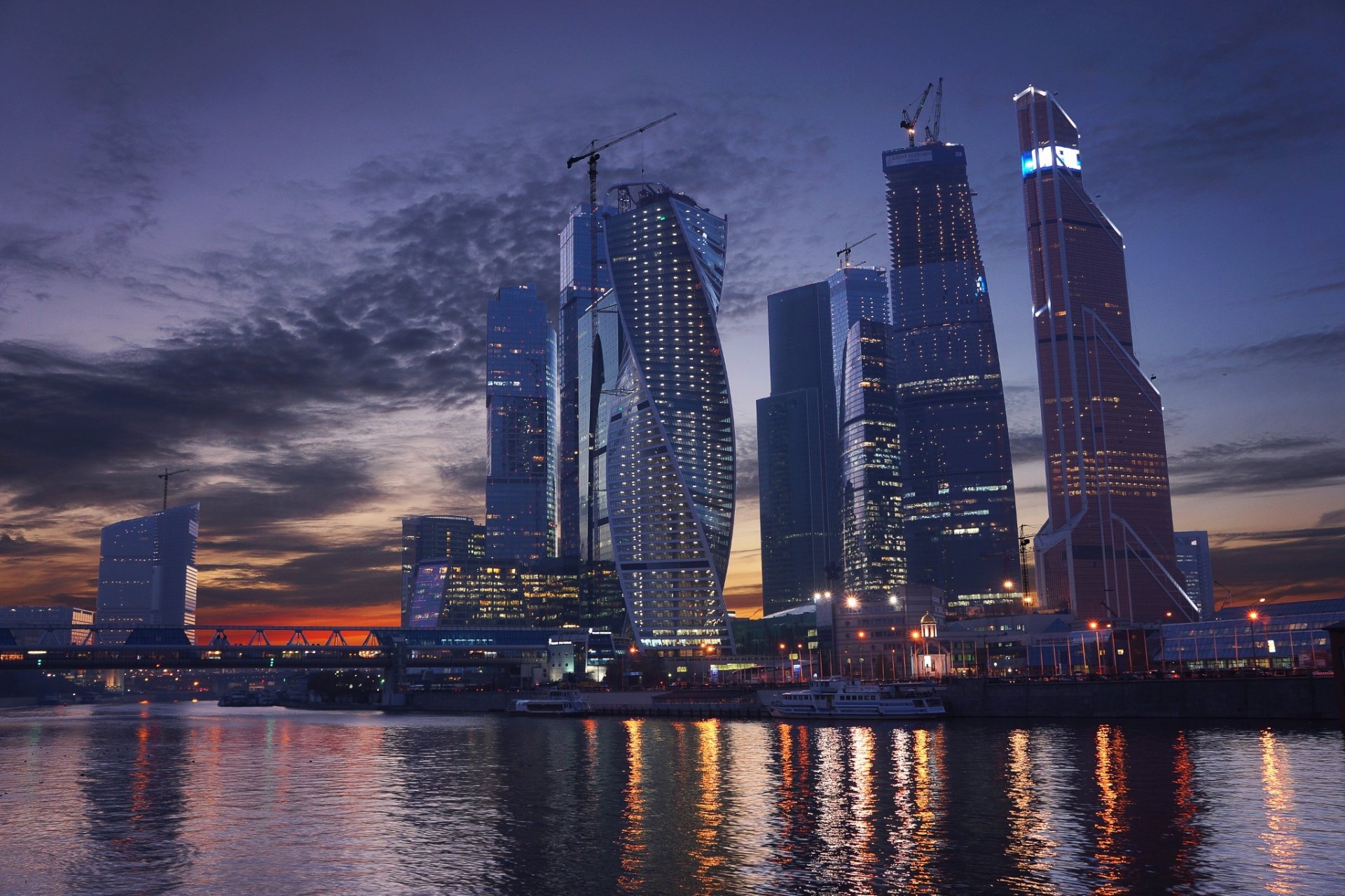 москва-сити москва россия река закат небо небоскребы