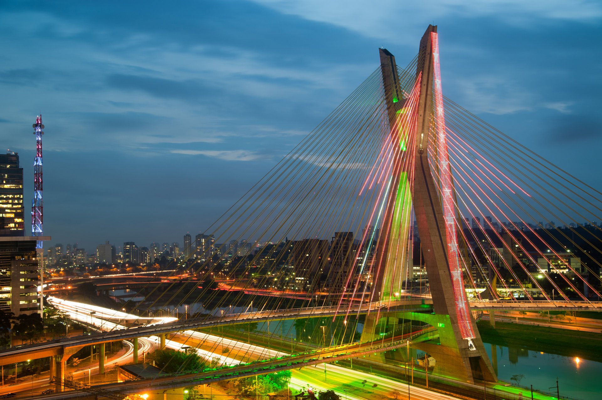 são paulo brésil soirée ciel nuages pont lumières rivière prop maisons autoroute