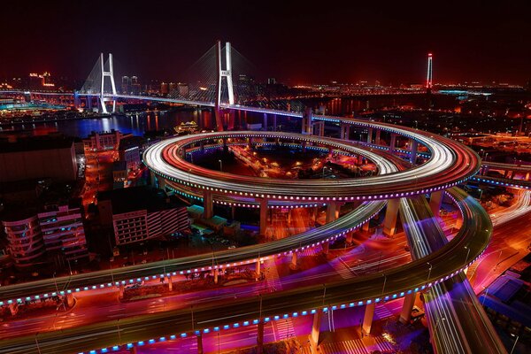 Ponte notturno di nanput a Shanghai