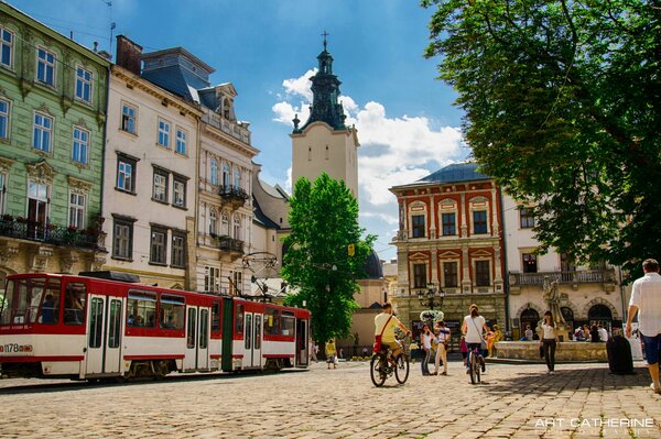 Ein Sommertag in Lviv. Stadtbahn