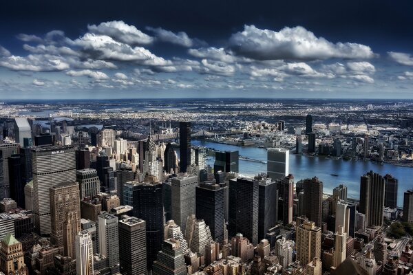Metropolia NYC budynek w chmurach