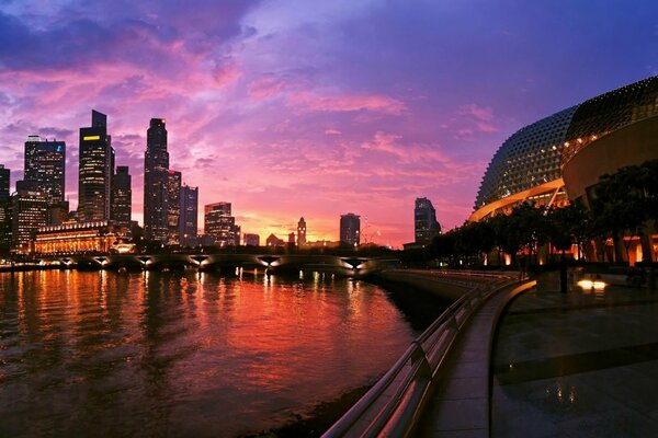 Grattacieli della città Di Singapore al tramonto
