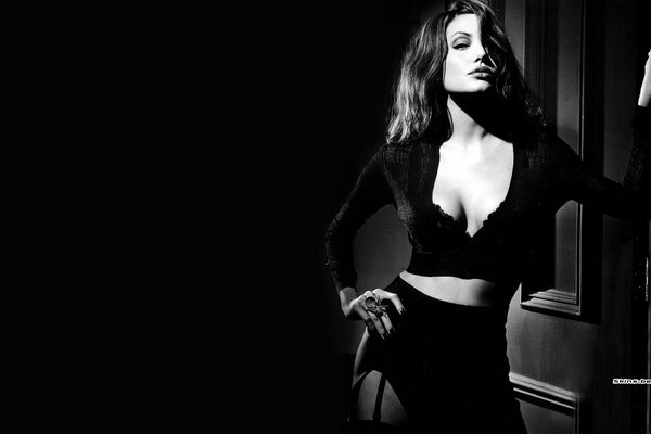 Angelina Jolie in lingerie nera