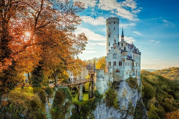 Красивый пейзаж старинного замка