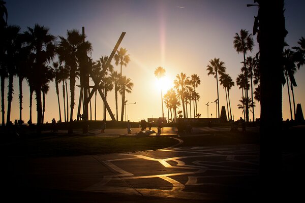 Zachód słońca rozciąga się na Los Angeles