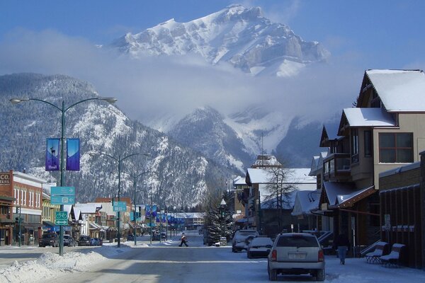 Montagnes enneigées au Canada