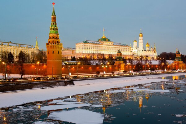 Piękny zimowy Kreml rano