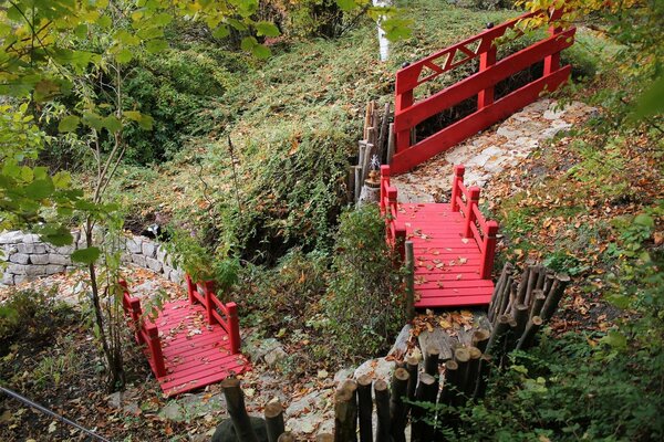 Descente du pont rouge