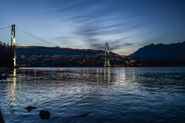 The San Francisco Bridge seems to be floating in the clouds