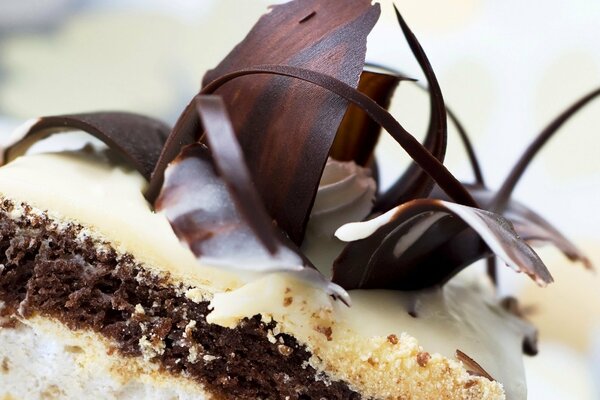 Torta zuccherata dolce con gocce di cioccolato