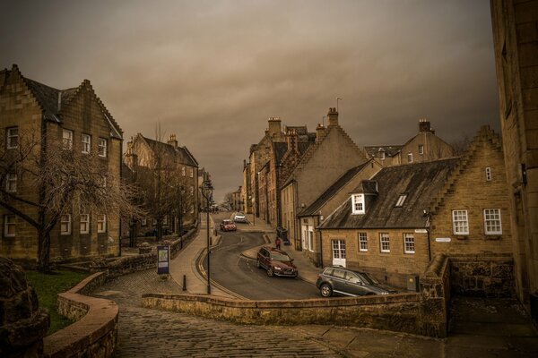 Otoño en Escocia. Vista de las casas de piedra residenciales