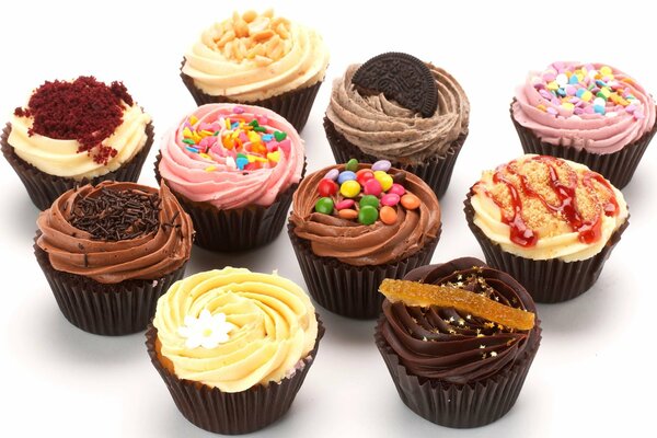 Cakes with multicolored glaze and cream